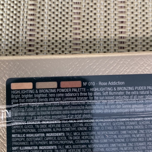 L.O.V. The Glowroius highlighting and bronzing palette.  NIB never opened - Picture 3 of 3